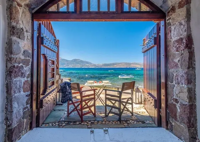 Gorgeous Apt In Front Of The Sea At Klima Milos