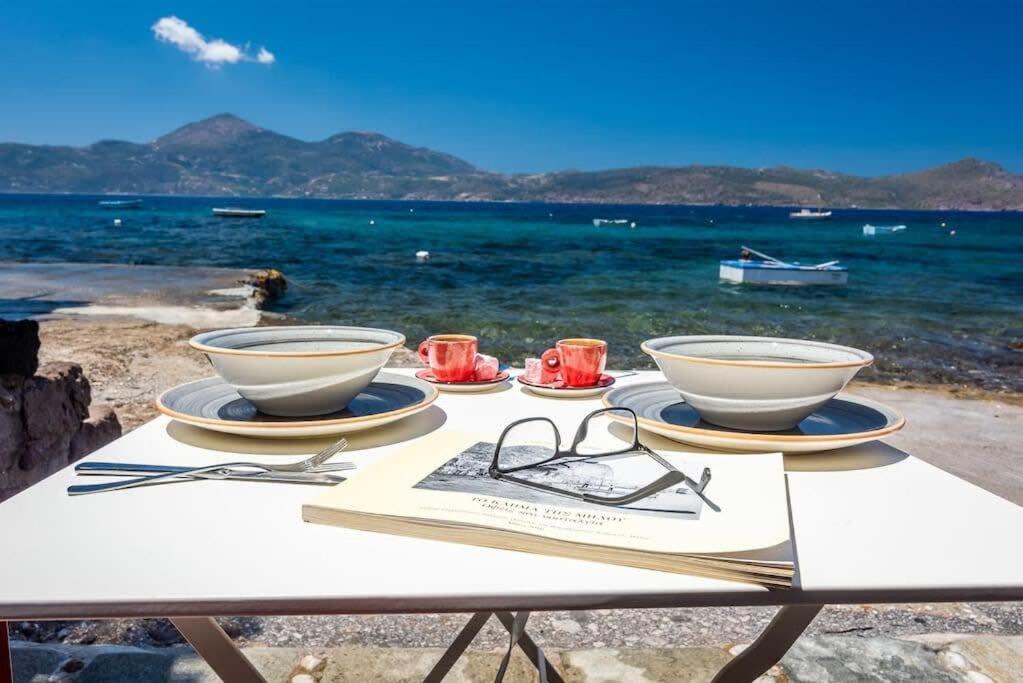 Gorgeous In Front Of The Sea At Klima Milos Klima (Milos)