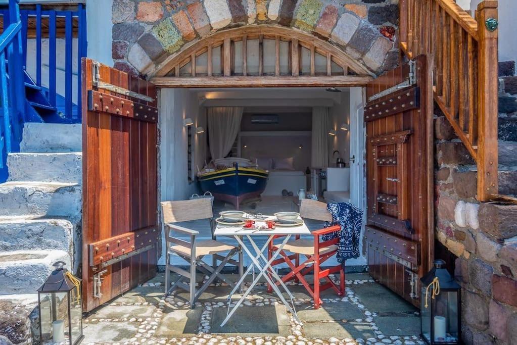 Gorgeous In Front Of The Sea At Klima Milos Holiday home *